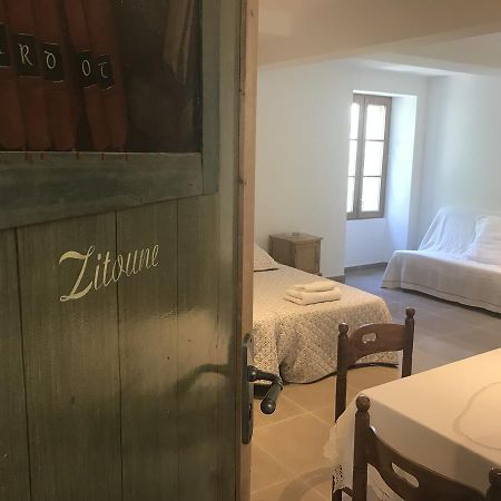 Les Chambres Du Moulin A Huile Везон ла Ромен Екстериор снимка